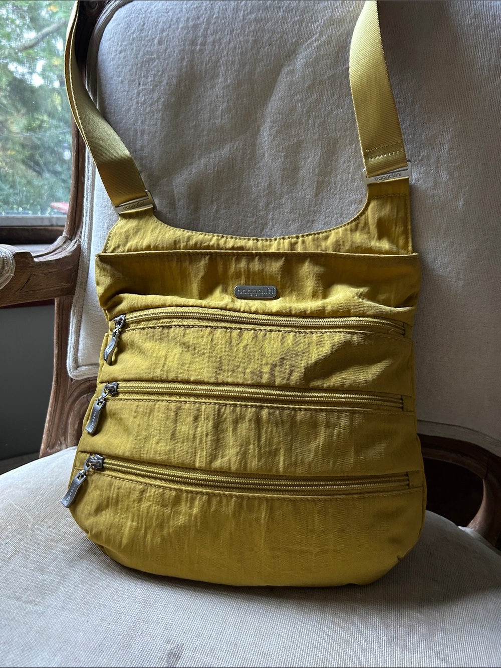 Baggalini travel cross body in Mustard!
